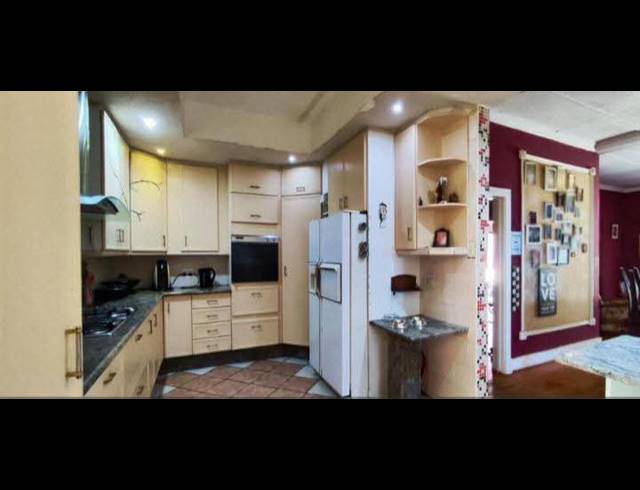 5 BEDROOM HOUSE FOR SALE IN LAMBTON